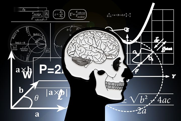 cerebro y ecuaciones matemáticas. Imagen tomada de Pixabay